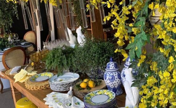 Ahhhhh, gente! Essa nem precisa de legenda, né? O amarelo deixa a decoração vibr…