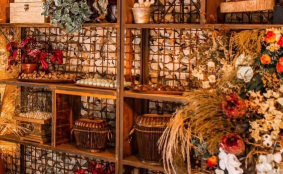 Se você gosta de uma decoração aconchegante, com cores mais quentes e elegantes,…