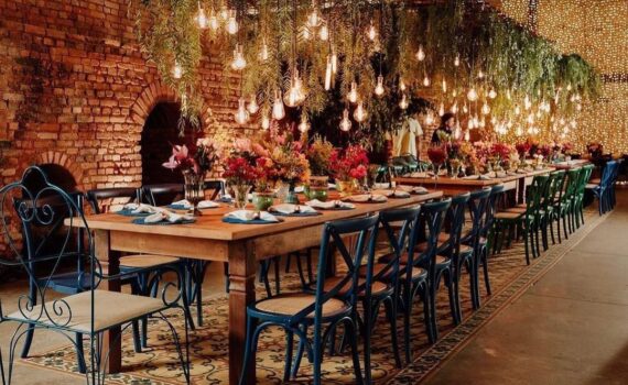 As mesas das famílias têm que ser juntas ou separadas?

Essa é uma dúvida comum,…