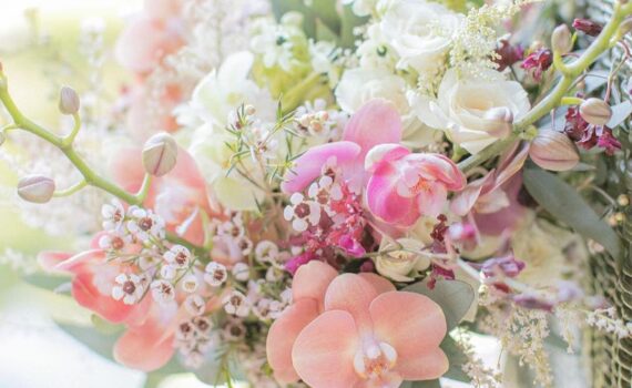 Lindeza de bouquet para inspirar nossa terça! Post via @taispuntel  #casamento #…
