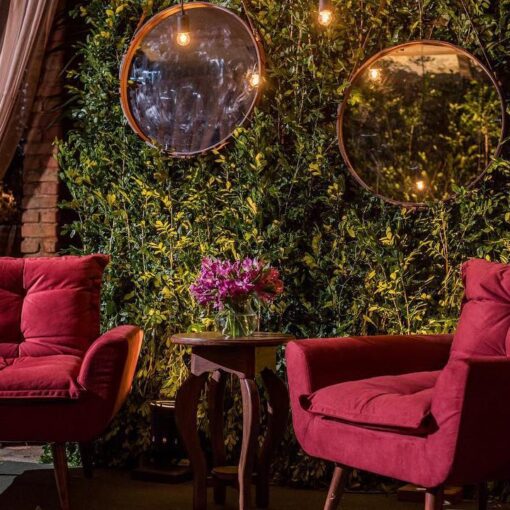 Cantinho com cara de quero ficar ali pra sempre! Projeto lindo de @carolecamilab…