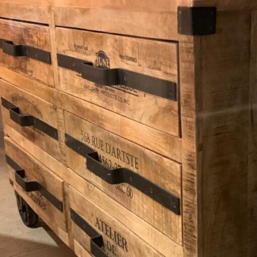 É tendência? Então, tem na Eventuale! Madeira e ferro estão com tudo e aparecem …