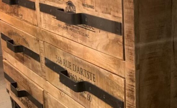 É tendência? Então, tem na Eventuale! Madeira e ferro estão com tudo e aparecem …