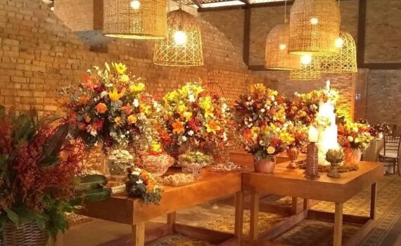 Ontem estivemos no @spazio_franatos em Barbacena! Uma festa linda, impecável em …