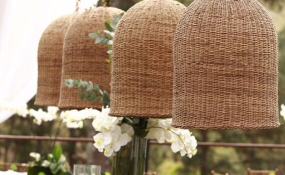 Os pendentes de fibra natural estão super em alta e dão um “up”na sua decoração!…