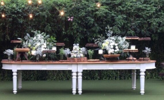 As mesas de doces e a de família são sempre pontos de destaque num casamento! E …