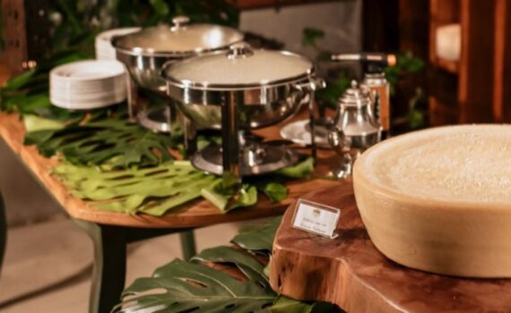 As estações merecem muitos detalhes, e essa lindona aí ainda ganhou a mesa oval …