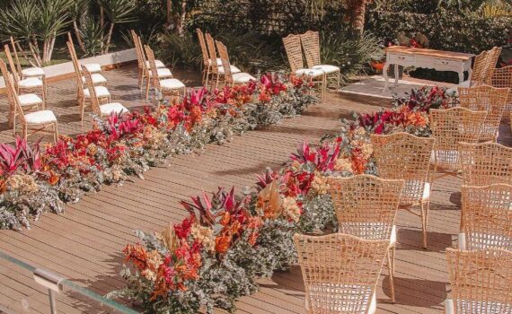 Tenho que investir em móveis para a cerimônia?Sim! Muitas noivas deixam a deco…