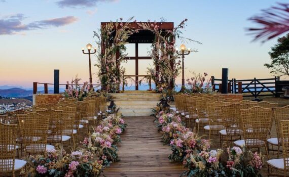 Quando o céu da uma forcinha para a cerimônia ficar ainda mais linda… 

Cerimoni…