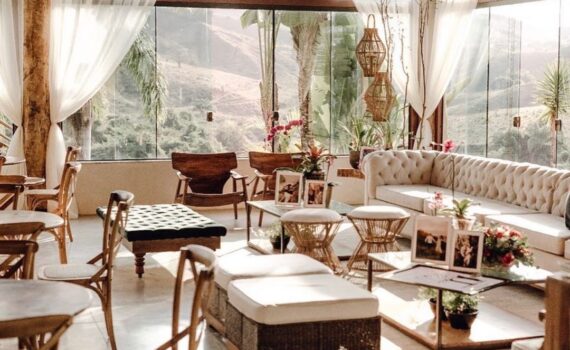 Com certeza, o cantinho que eu escolheria para ficar se estivesse nesta festa!!!…