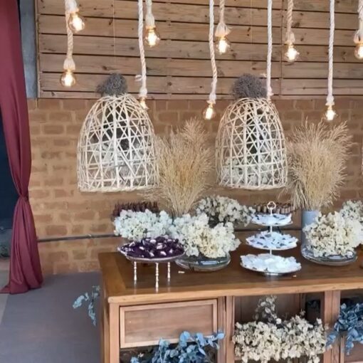 O charme das cúpulas rústicas com lâmpadas de filamento em cordas!

Trabalhamos …