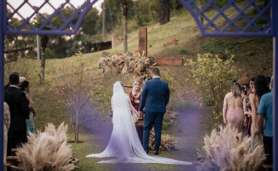 A cerimonia por diversos ângulos 

#eventuale #casamento #noivas #noivasjf #noiv…