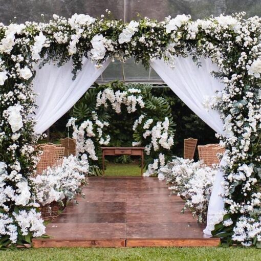 Uma cerimônia linda, toda em branco e verde! 

Romântica, atemporal e elegante! …