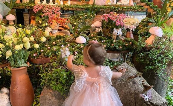 Uma fadinha no seu bosque encantado!!! Festa linda para comemorar o 1aninho da E…