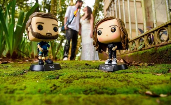 Imagina ter um “bonequinho” com a sua cara no seu casamento…

A @thassyabreu e…