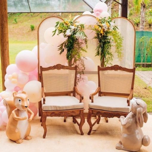 Um salão harmônico, mobiliário lindíssimo e um buffet de dar água na boca. 

Ass…