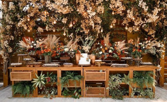 Muito amor pelas mesas de bolo e doces! 

Desconstruídas ou tradicionais, elas sempre são o ponto mais fotogra…