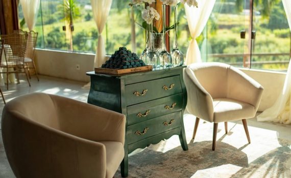 Para o café e o bem casado, você não precisa montar um espaço super elaborado!

Poucos móveis são suficientes …