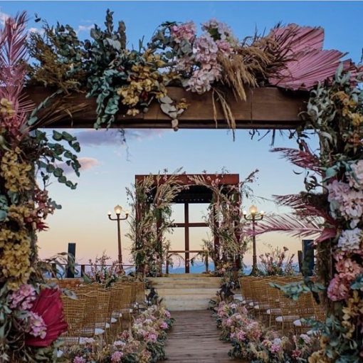 Quer um conselho? Capriche na cerimônia!

Muitas noivas preferem investir na decoração da festa e acabam deixa…