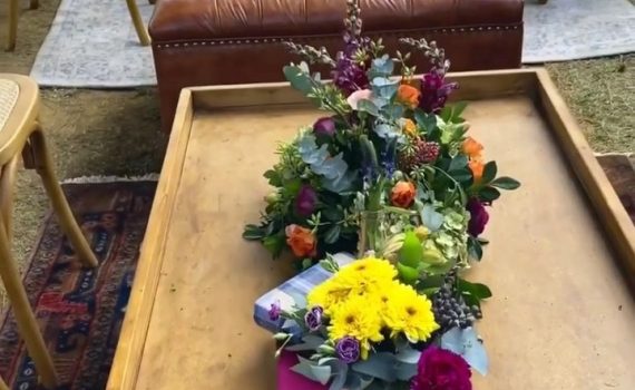 A ideia aqui foi reunir uma estética romântica com texturas invernais, em uma paleta de cores bem extensa e co…