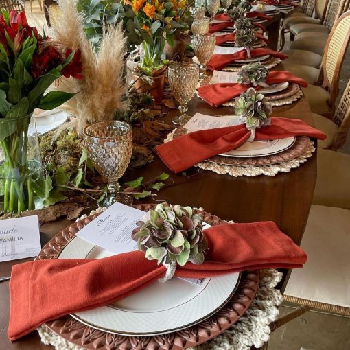 Amo uma mesa bem montada, com tudo o que manda o figurino! 

Combinar louças, talheres, copos e taças com aces…