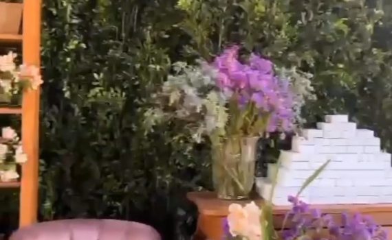 A decoração da mesa de doces da @eujosiribas  foi elaborada toda para a noiva! Linda como ela!! 

@deborahvict…