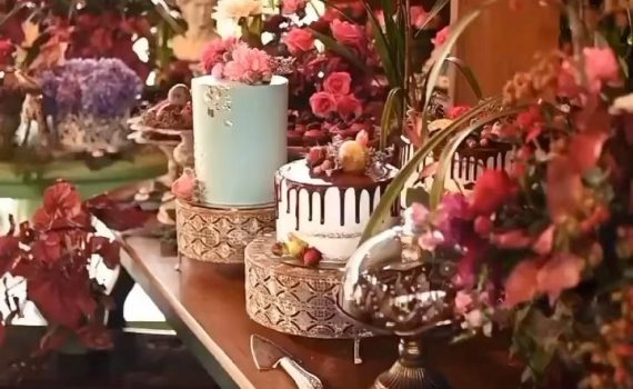 O encantador casamento da @dra.lauragargiulo teve um projeto feito em cima do estilo Vintage, com muitas cores…