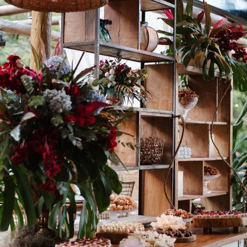 m e s a  d e  d o c e s

A mesa de doces pra esse casamento foi um “Q” de criatividade e uma pitada de ousadia…