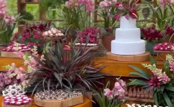 Muito amor pelo nosso mix de mesas, que pode ser usado de várias maneiras! Com tamanhos e alturas variados, el…