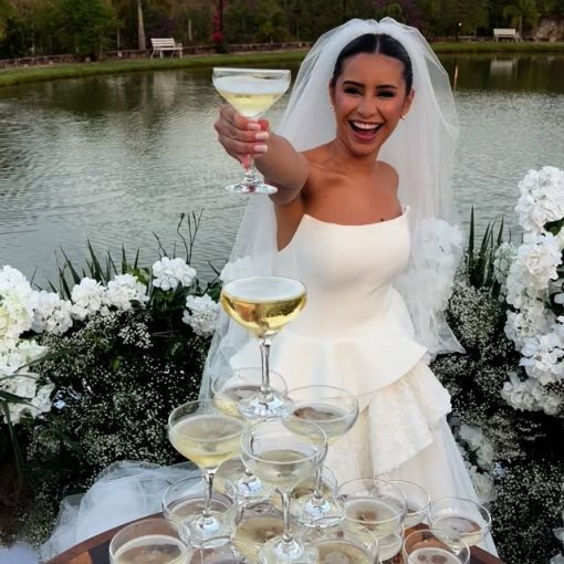 Um brinde a vida e as noivas felizes !
E a gente mais ainda por desenvolver um projeto tão diferenciado para u…