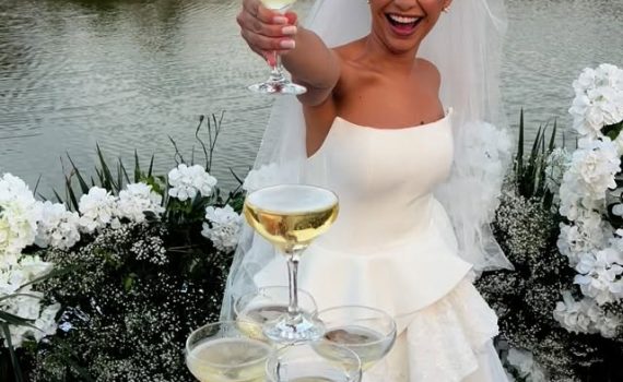 Um brinde a vida e as noivas felizes !
E a gente mais ainda por desenvolver um projeto tão diferenciado para u…